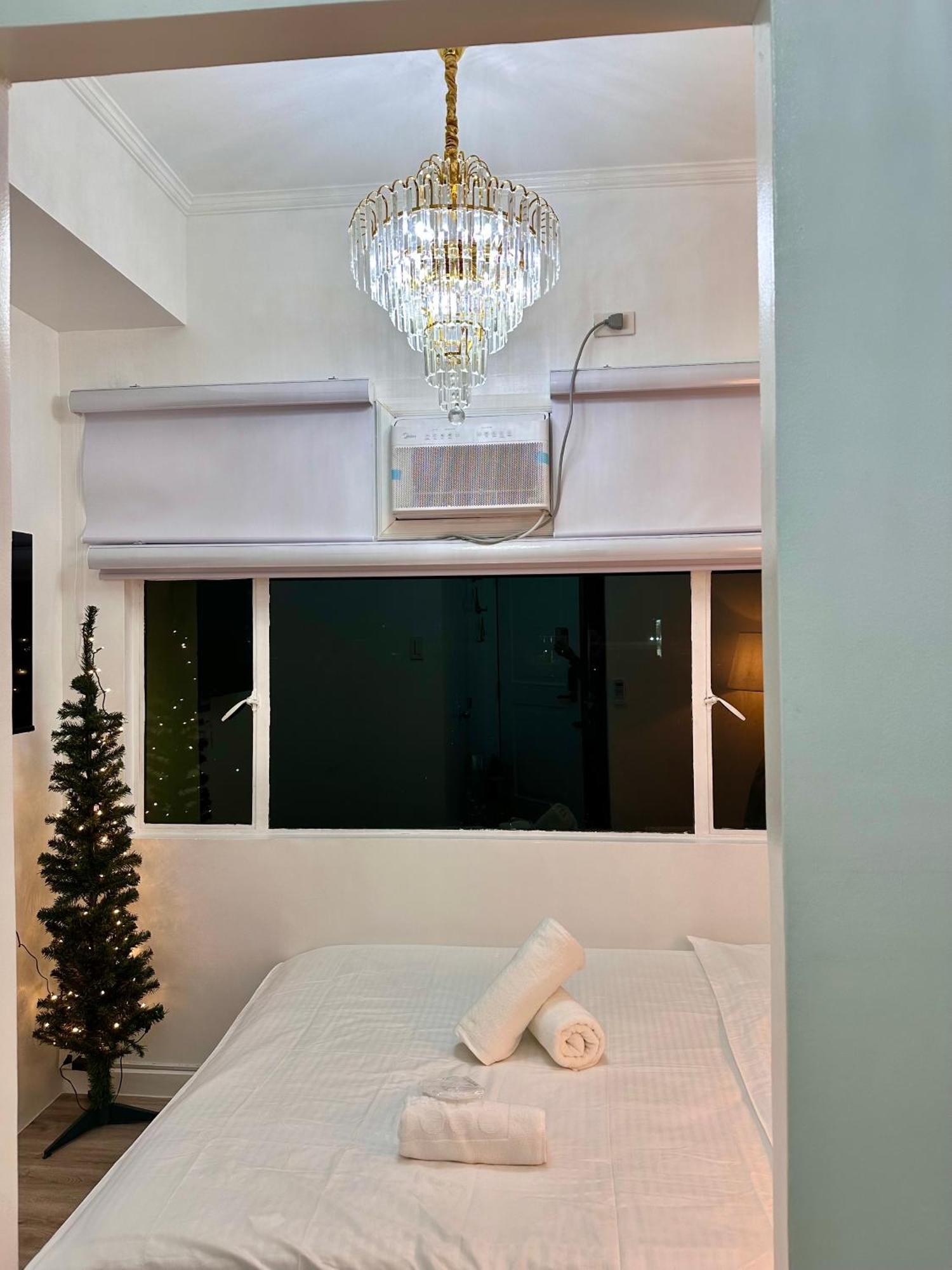 Studio Two Condominium, Alabang - Gold Fiber Wi-Fi -Netflix Ready モンテンルパ エクステリア 写真