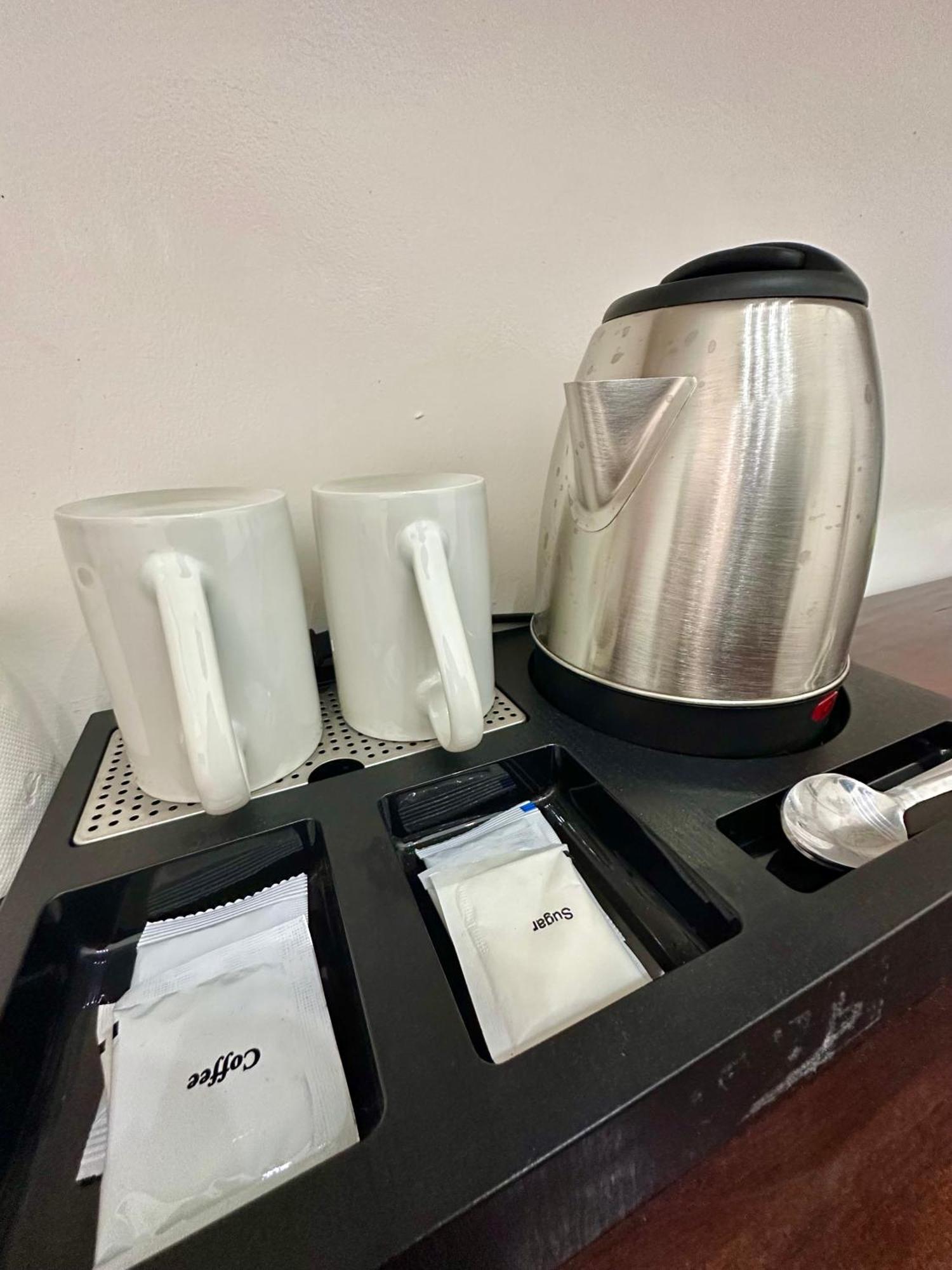 Studio Two Condominium, Alabang - Gold Fiber Wi-Fi -Netflix Ready モンテンルパ エクステリア 写真